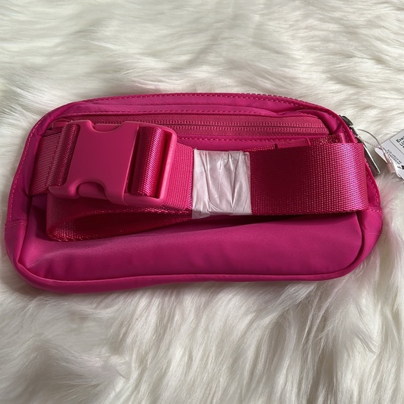 LULULEMON | Everywhere Belt Bag 1L | Sonic Pink - Picture 10 of 12